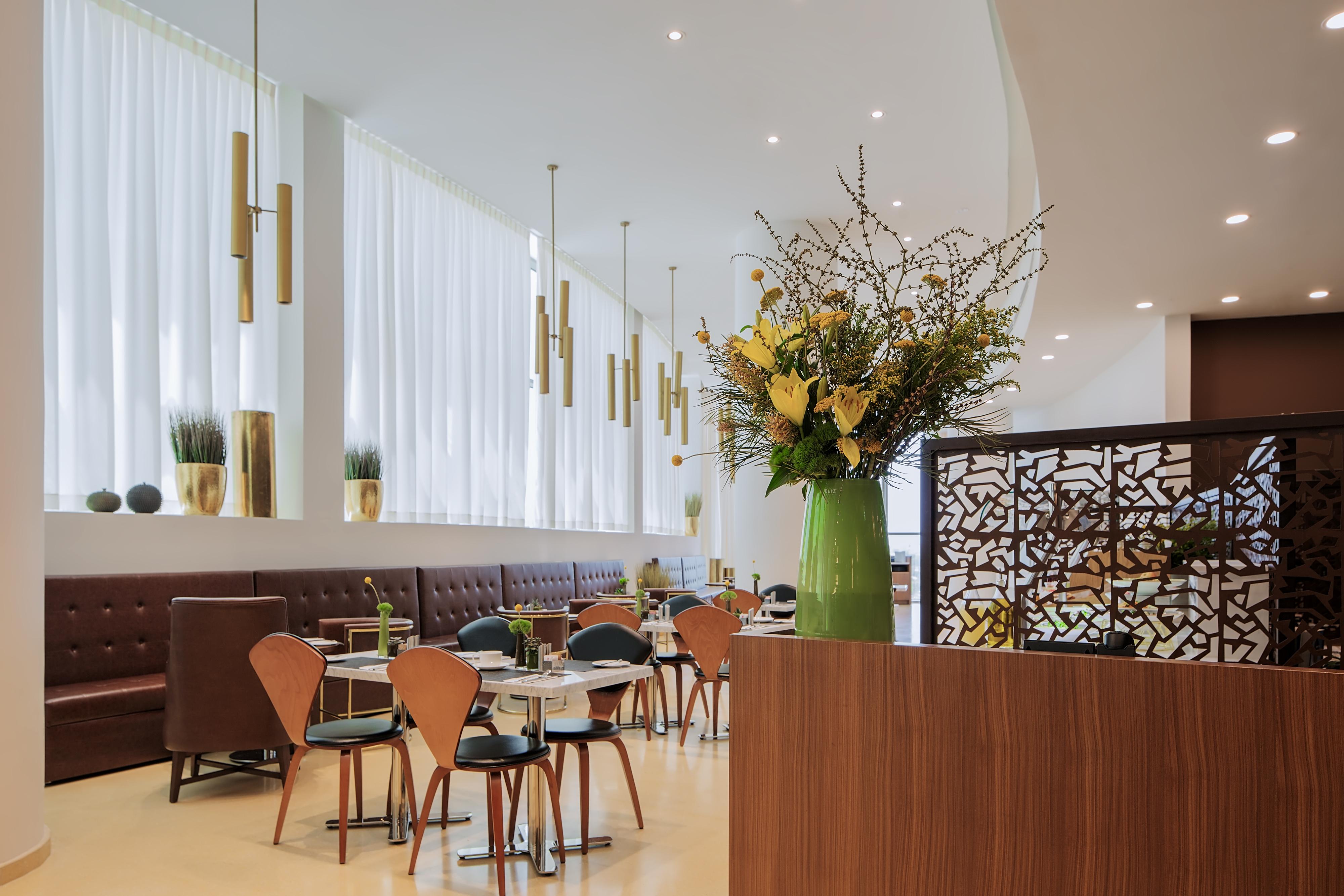 Prima Millennium Hotel Ra'anana Buitenkant foto